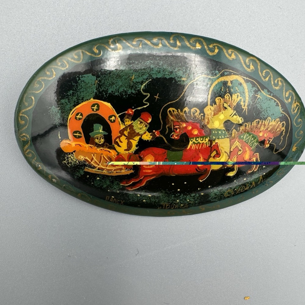 Vtg Russian Wooden Hand Painted Black Lacquered Brooch Pin Horse Sleigh Signed - Picture 2 of 8